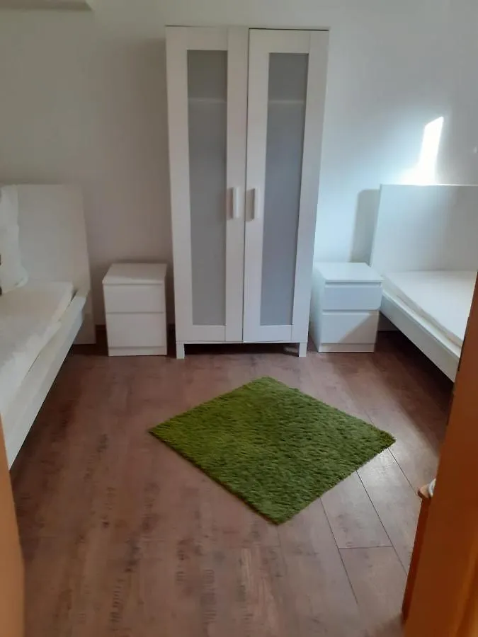 Souterrain Apartment Laatzen 하노버