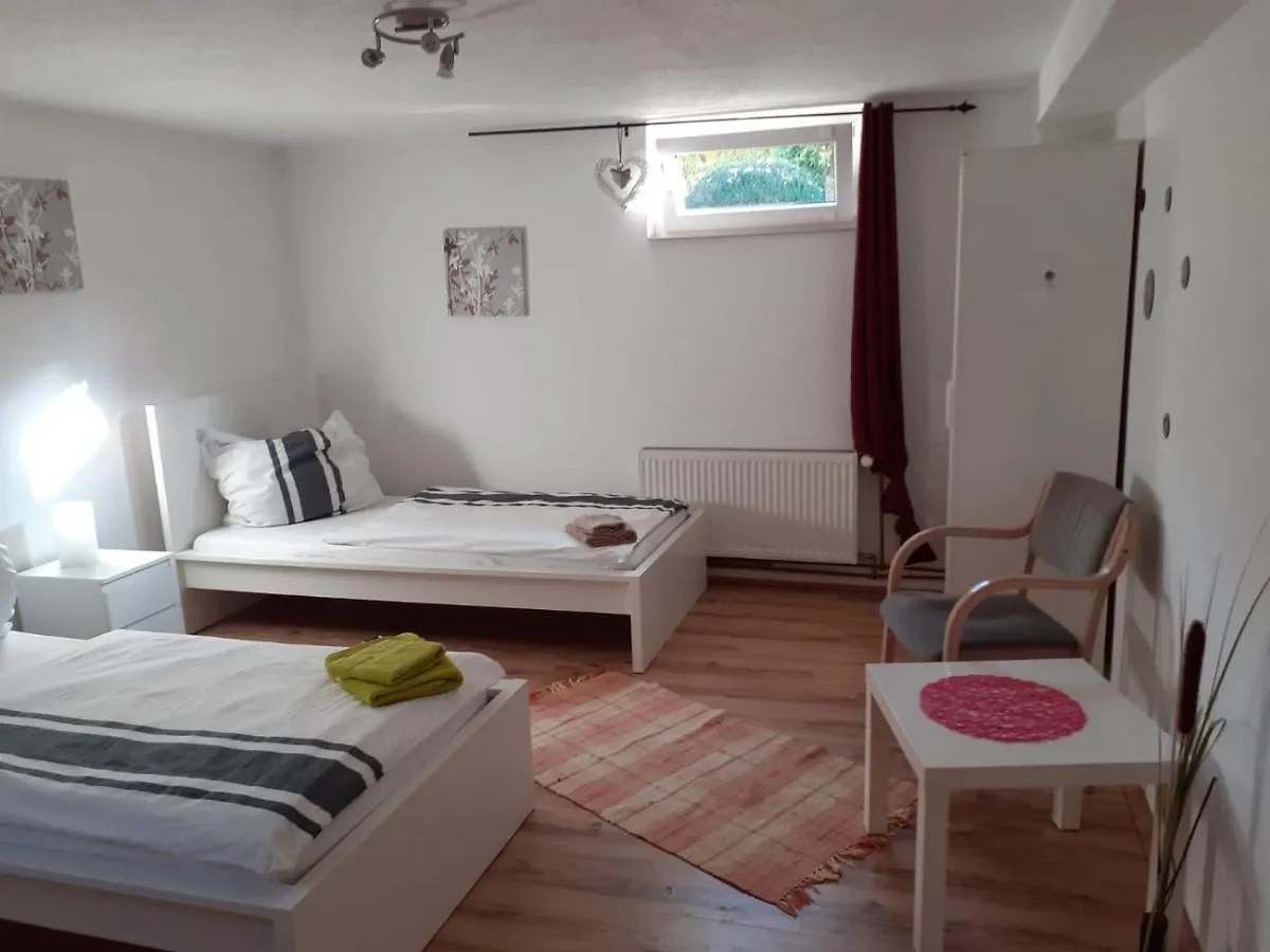 Souterrain Apartment Laatzen 하노버 0*,  독일