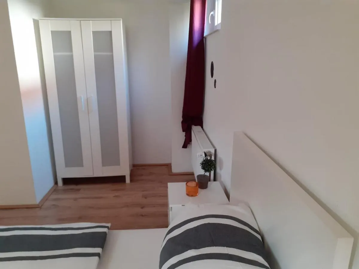 Souterrain Apartment Laatzen 하노버